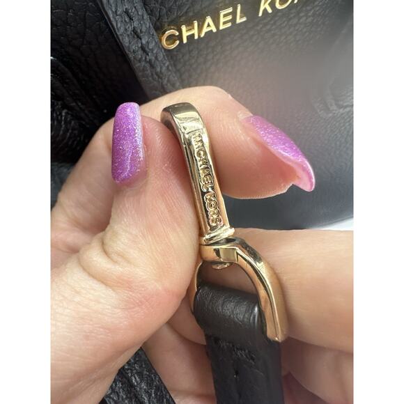 MICHAEL KORS Mercer Medium Pebbled Leather Crossbody Bag in Black Careercore - Picture 9 of 12